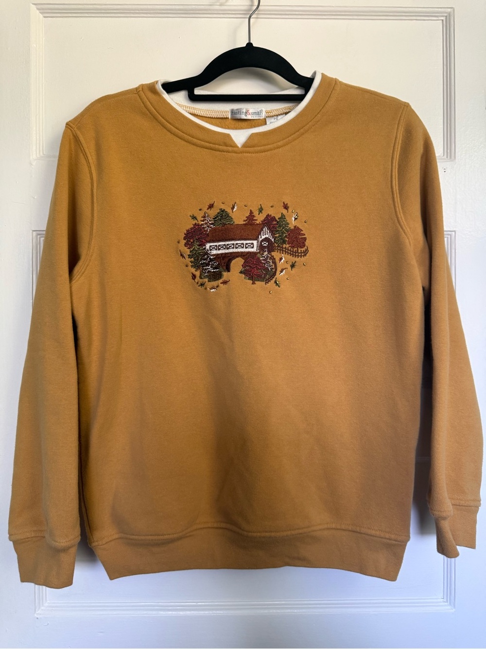 Hasting & Smith Grannycore Petite S Vintage Crewneck with Fall Nature Scene